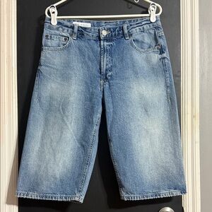 ZARA Mid Rise Denim Bermuda Shorts Size: 6 Inseam: 14”